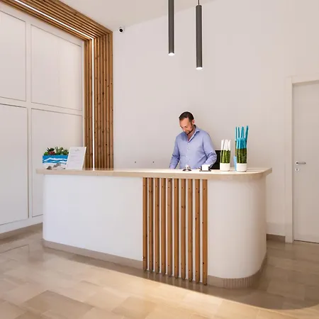 アパートホテル Fontana Vecchia ヴィエステ