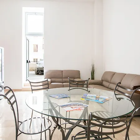 アパートホテル Fontana Vecchia 4*