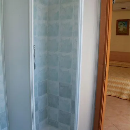 アパートホテル Fontana Vecchia ヴィエステ